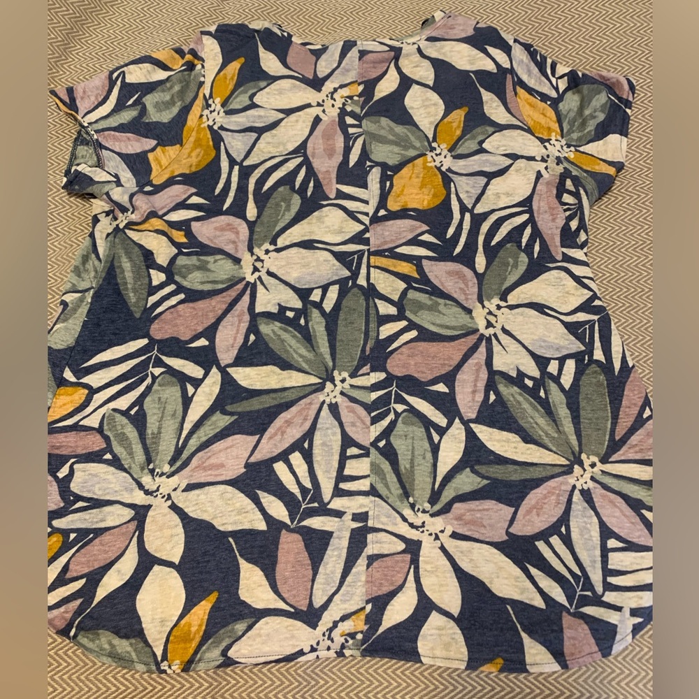 Nicole Miller Floral Linen Top. Size 1x. EUC. So cute and light for summer! - Picture 2 of 6
